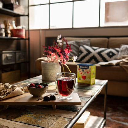 Meyvemsi notalar içeren 16 kapsül Borbone bitki çayı.